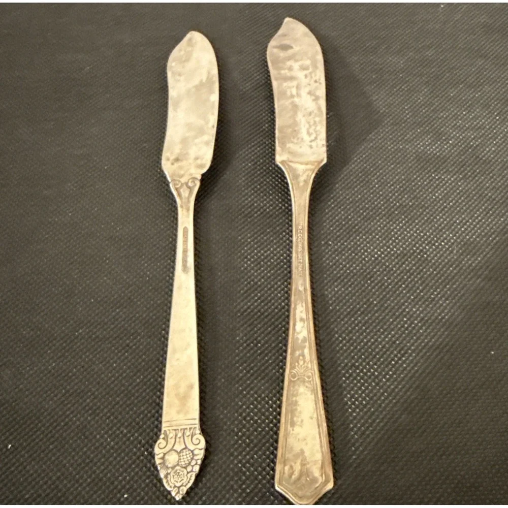 2 Vintage Silverplated Butter‎ Knives Different Brands/Styles-Silverplate